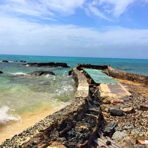 bermuda beach wall